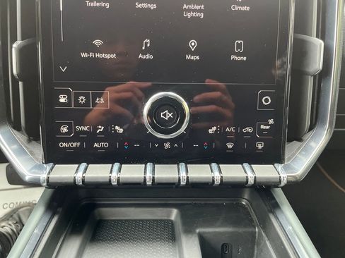 Used 2025 GMC Acadia AT4 image 32