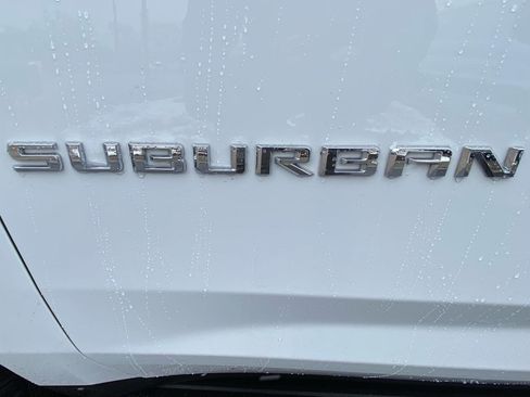 Used 2022 Chevrolet Suburban LT w/ Luxury Package image 35