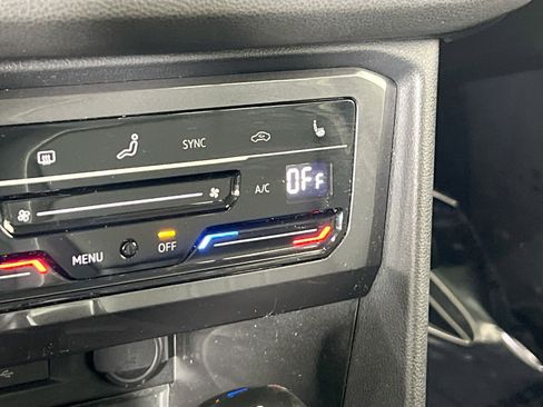 Used 2022 Volkswagen Tiguan SE image 19