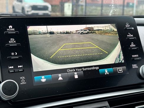 Used 2018 Honda Accord Touring image 26