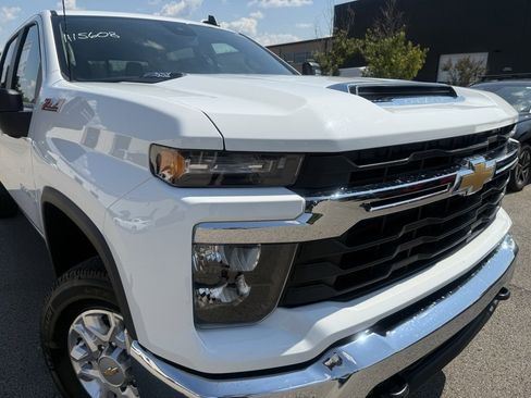 Used 2024 Chevrolet Silverado 3500 LT w/ Convenience Package image 11