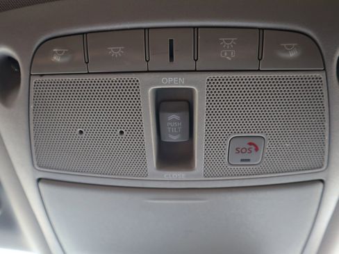 Used 2018 Nissan Maxima Platinum FWD image 7
