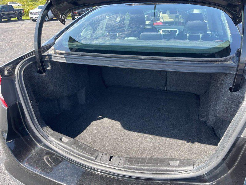 Used 2015 Ford Fusion SE FWD image 13