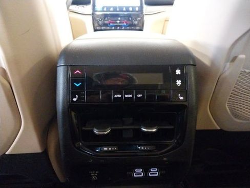 Used 2022 Jeep Grand Cherokee L Limited image 10