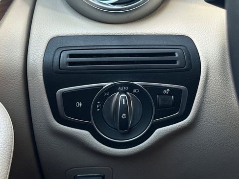 Certified 2022 Mercedes-Benz GLC 300 image 33