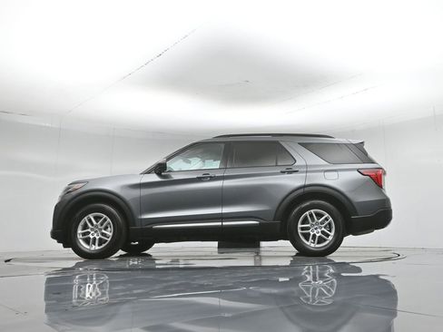 Used 2025 Ford Explorer Active w/ Active Comfort Package RWD image 56