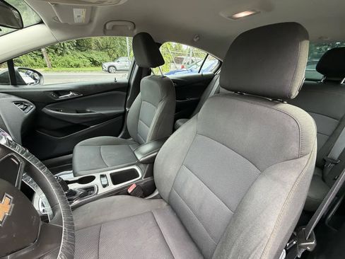 Used 2017 Chevrolet Cruze LS FWD image 20