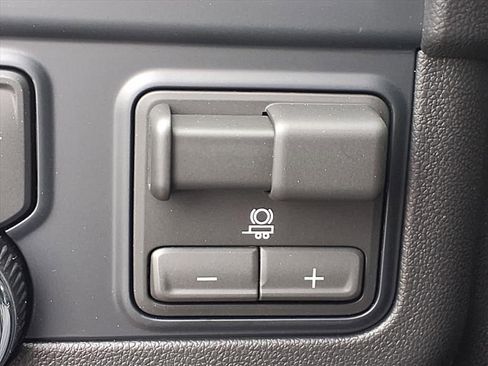 New 2026 Chevrolet Suburban High Country image 6