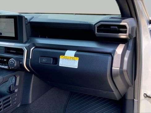 Used 2026 Toyota 4Runner SR5 AWD/4WD image 18