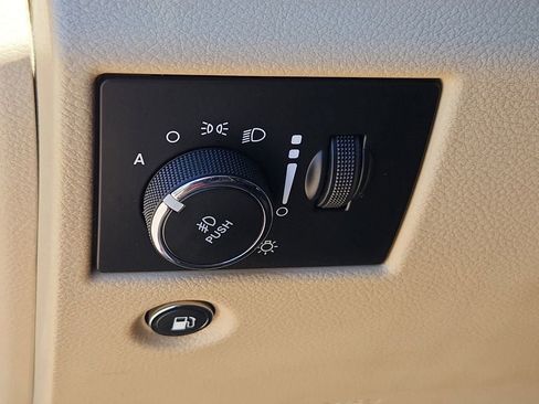 Used 2021 Jeep Grand Cherokee Limited AWD/4WD image 22