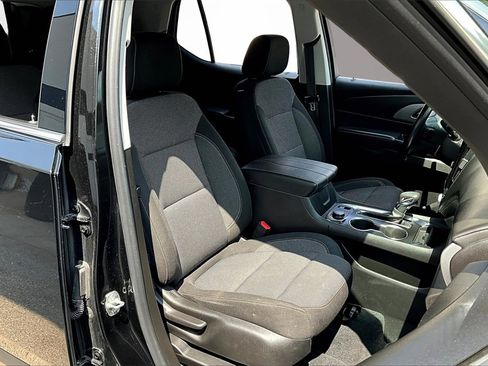 Used 2021 Chevrolet Traverse LT image 28