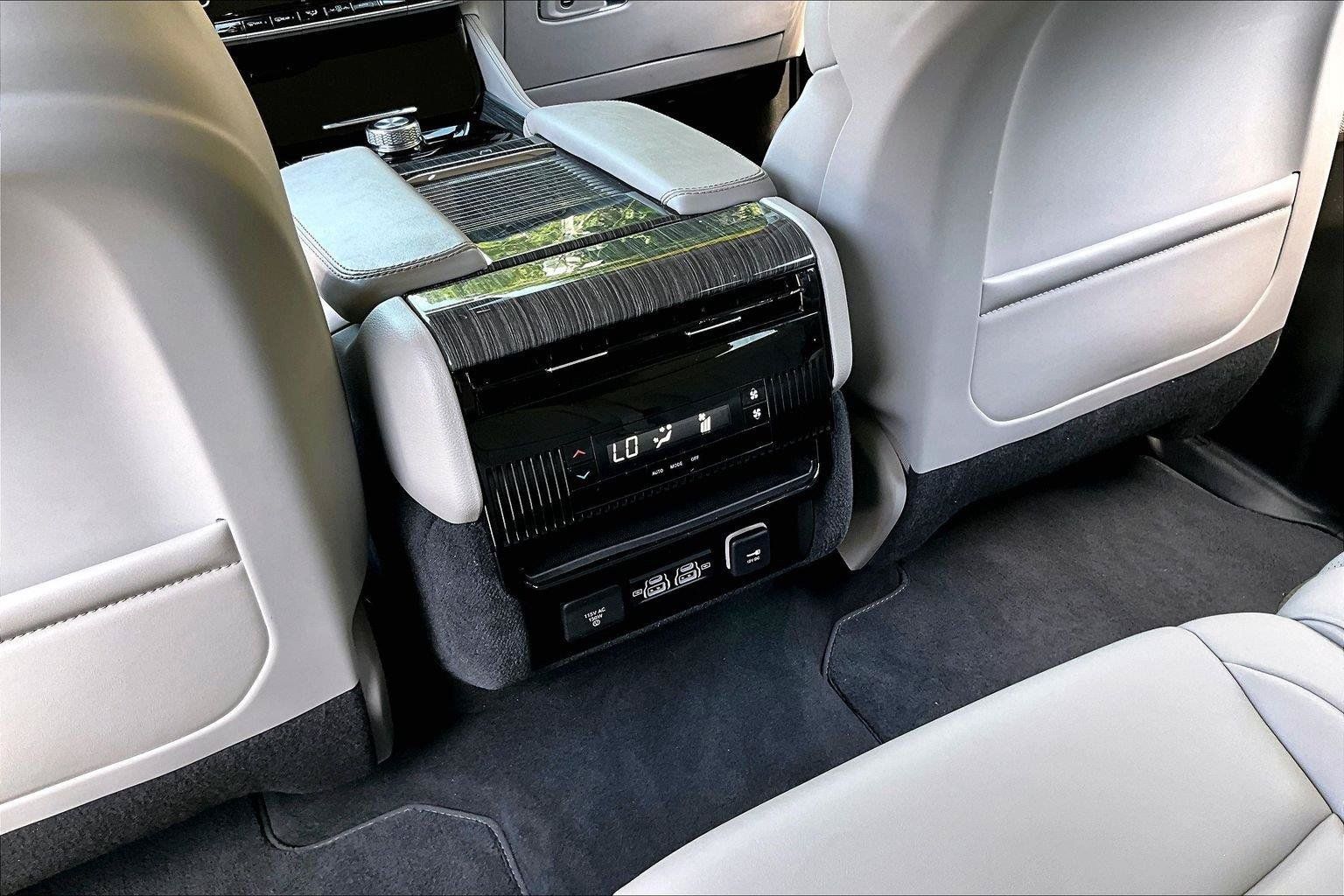 Certified 2022 Jeep Wagoneer Series II AWD/4WD image 34