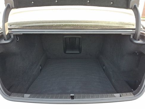 Used 2019 BMW 750i xDrive w/ Executive Package image 34