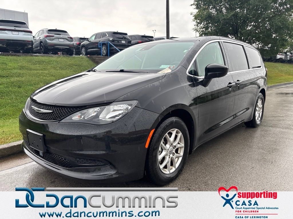 Used 2023 Chrysler Voyager LX FWD image 1
