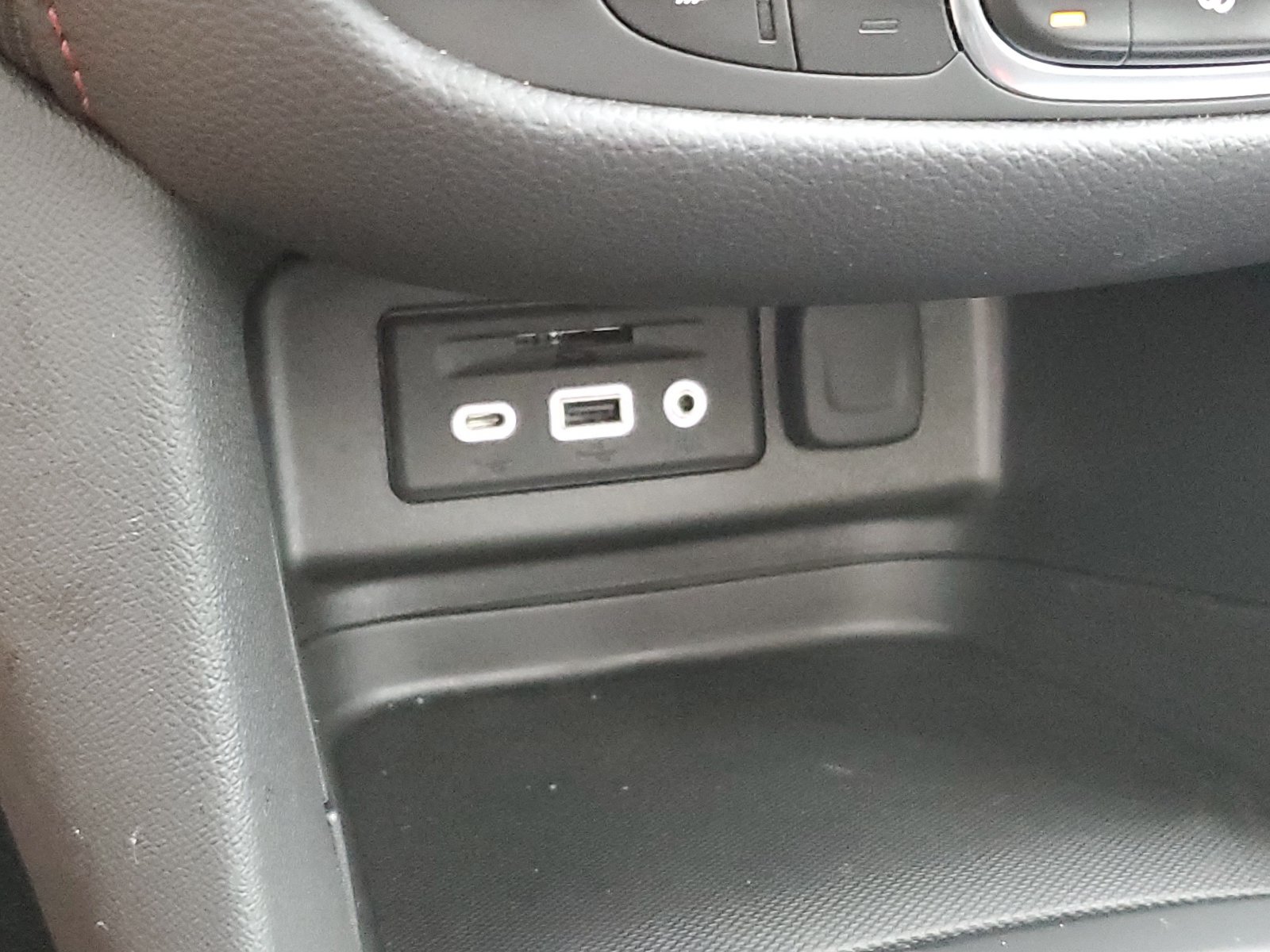 Used 2023 Chevrolet Equinox RS w/ RS Leather Package FWD image 29