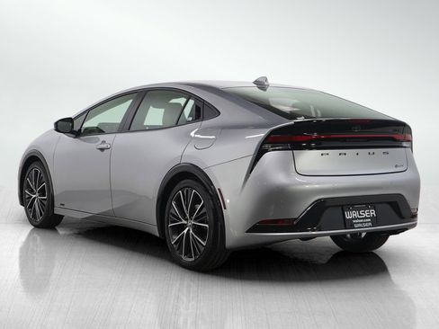 Used 2025 Toyota Prius XLE image 5