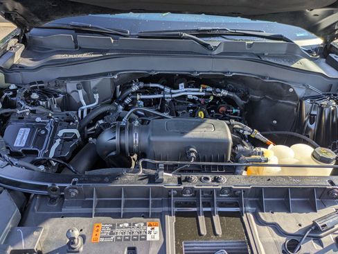 Used 2022 Ford Explorer XLT AWD/4WD image 42