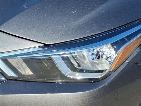Used 2022 Nissan Versa S FWD image 11