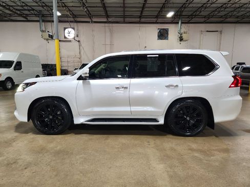 Used 2021 Lexus LX 570 4WD w/ Luxury Package image 7