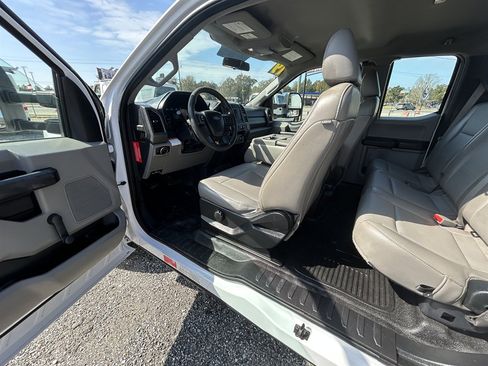 Used 2019 Ford F350 XL w/ Trailer Tow Package image 11