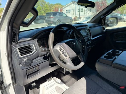 Used 2017 Nissan Titan S image 17