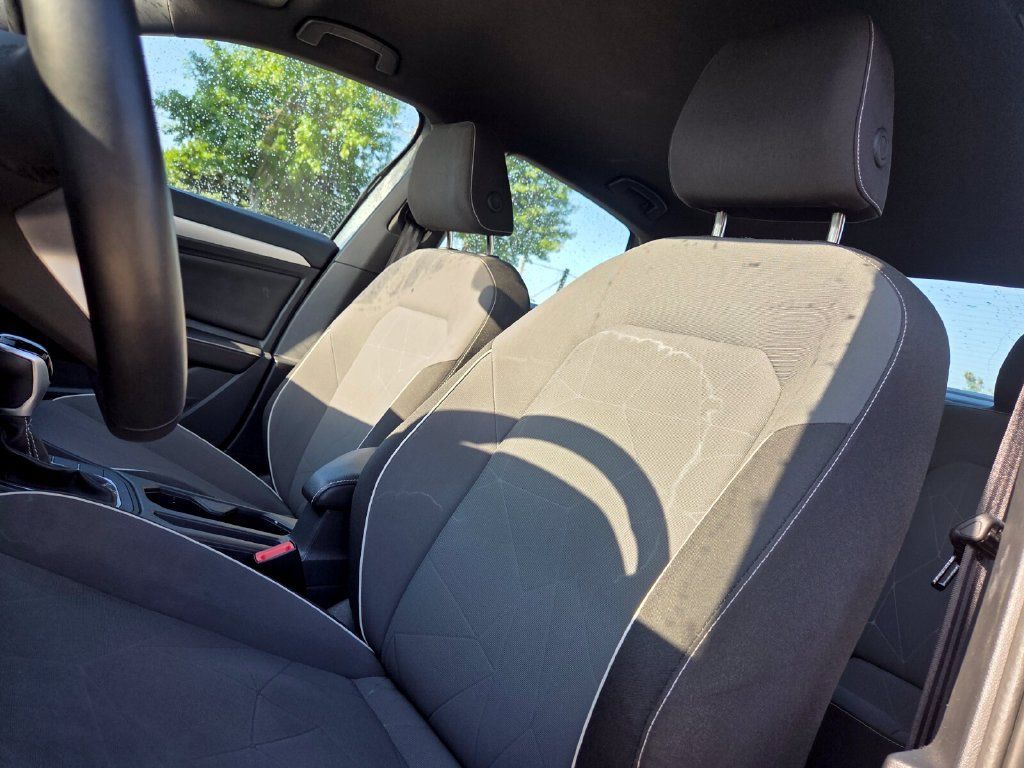 Used 2025 Volkswagen Jetta Sport FWD image 11