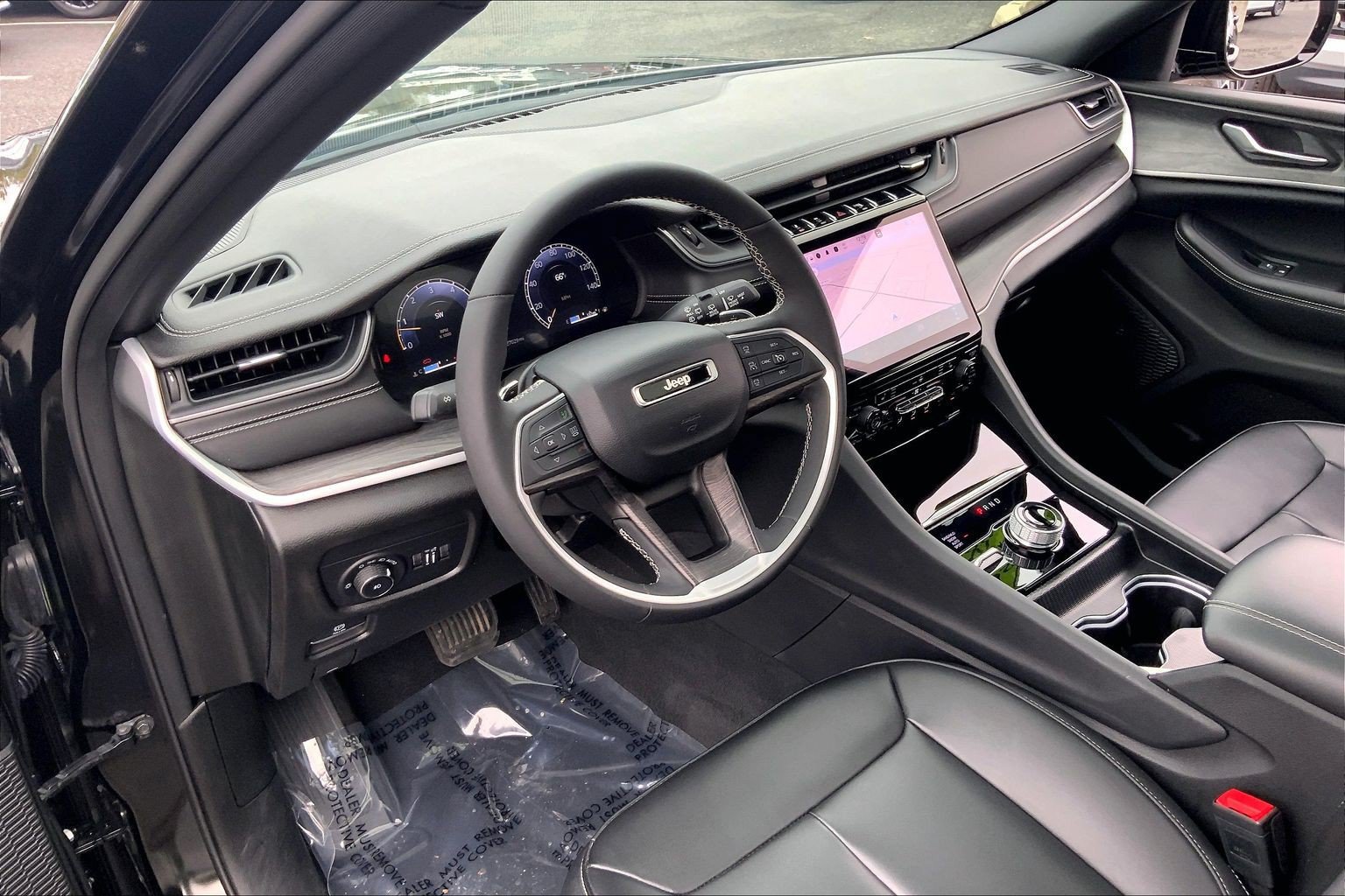 Certified 2024 Jeep Grand Cherokee Limited AWD/4WD image 16