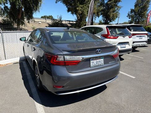 Used 2016 Lexus ES 300h w/ Navigation System Package FWD image 4