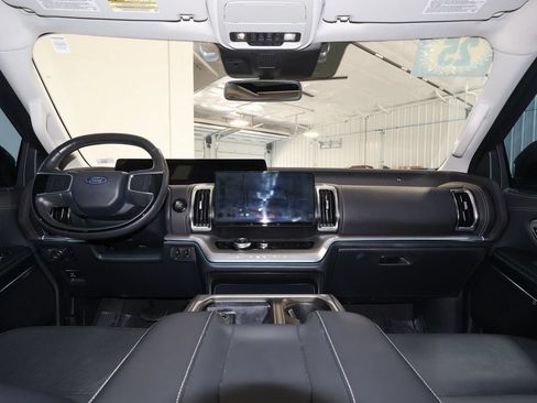 Used 2025 Ford Expedition Platinum AWD/4WD image 30