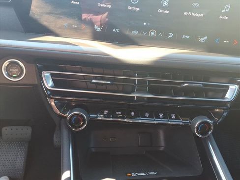 Used 2025 Chevrolet Traverse LT AWD/4WD image 15