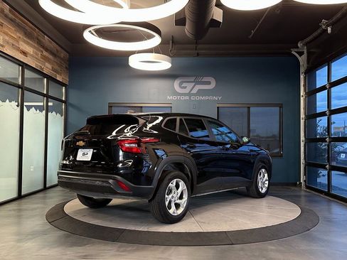 Used 2025 Chevrolet Trax LS w/ LS Convenience Package image 3