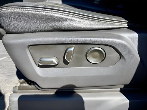 Used 2024 GMC Sierra 2500 Denali w/ Technology Package image 8