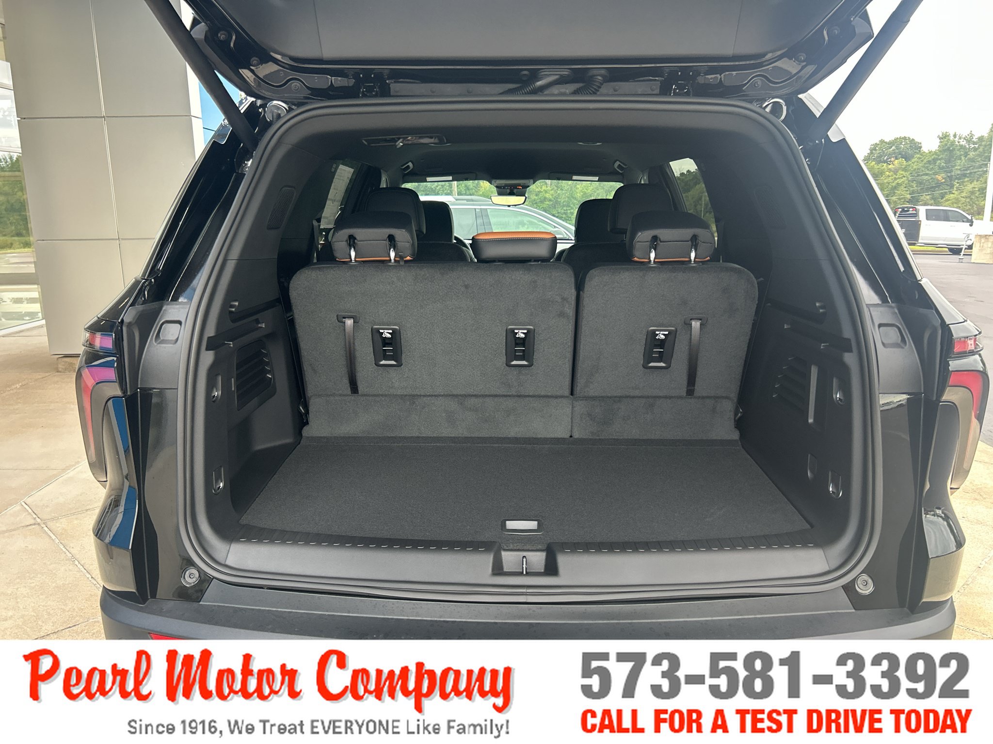 New 2027 Chevrolet Traverse Z71 w/ Driver Confidence Package AWD/4WD image 25