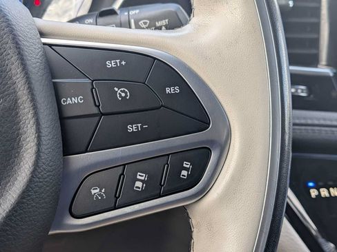 Certified 2018 Chrysler Pacifica Touring-L FWD image 26