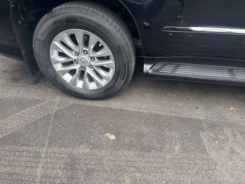 Used 2018 Lexus GX 460 Premium w/ Premium Package image 3