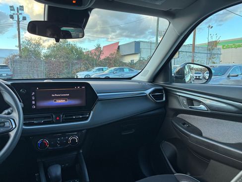 Used 2025 Chevrolet TrailBlazer LT image 33