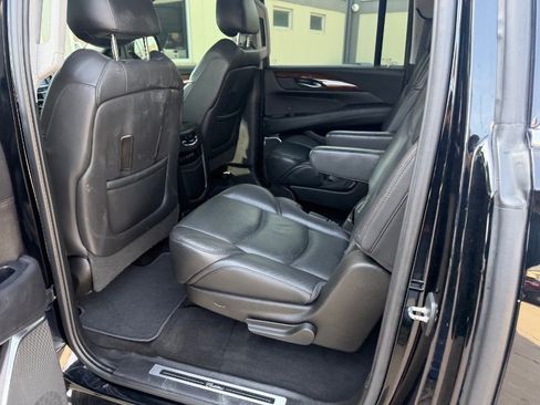 Used 2017 Cadillac Escalade ESV Premium Luxury image 11