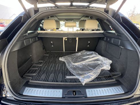 Certified 2022 Land Rover Range Rover Velar R-Dynamic S image 34