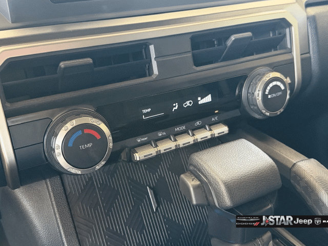 Used 2025 Toyota 4Runner SR5 AWD/4WD image 23
