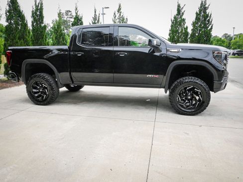 Used 2025 GMC Sierra 1500 AT4 w/ Technology Package AWD/4WD image 11