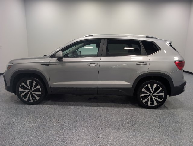 Used 2024 Volkswagen Taos SE FWD image 5