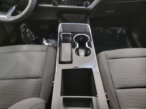 Used 2025 Chevrolet Equinox LT w/ Safety and Technology Package image 16