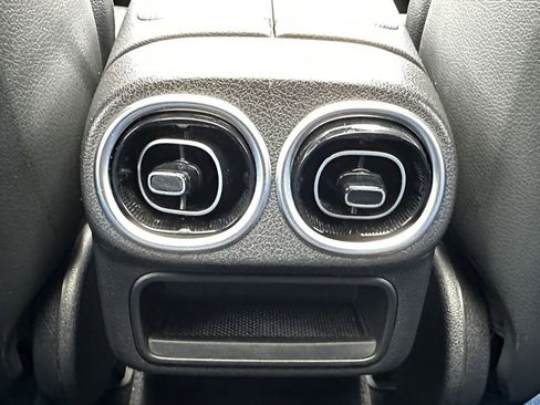 Used 2024 Mercedes-Benz GLC 300 4MATIC image 24