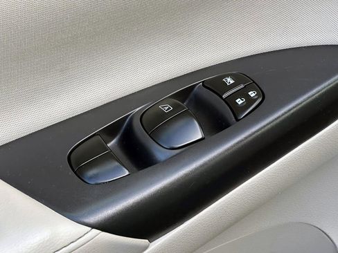 Used 2016 Nissan Sentra SV w/ Driver's Assist Package image 17