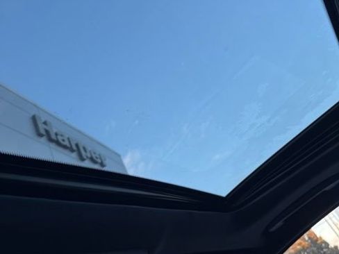 Used 2024 Nissan Titan PRO-4X w/ Pro-4x Convenience Package image 7