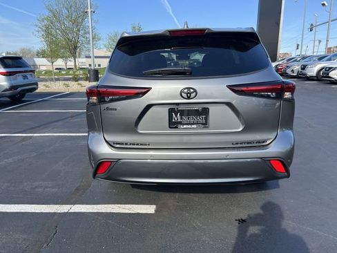 Used 2025 Toyota Highlander Limited image 4