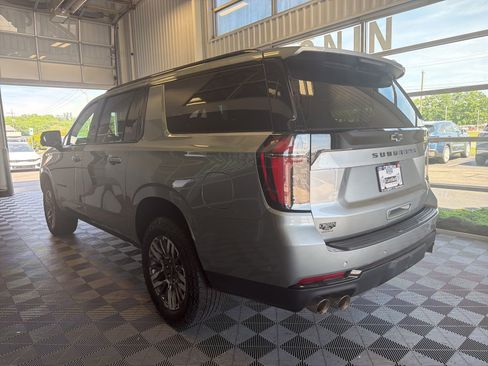 Used 2025 Chevrolet Suburban Z71 AWD/4WD image 4