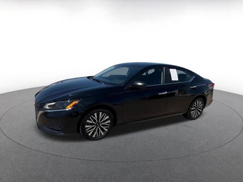 Used 2025 Nissan Altima 2.5 SV FWD image 8