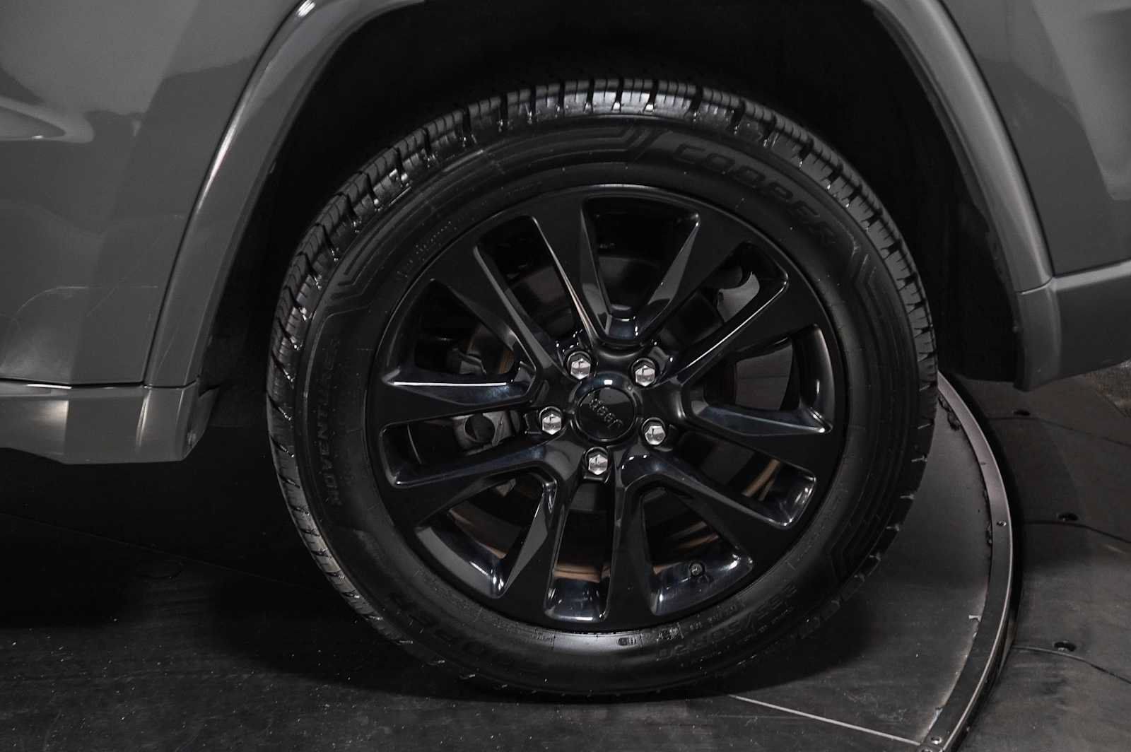 Used 2020 Jeep Grand Cherokee Altitude RWD image 10