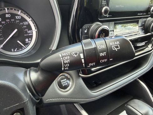 Used 2022 Toyota Highlander XLE AWD/4WD image 28